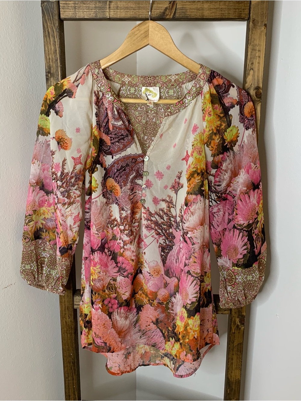 Fig and Flower Floral Boho Henley Top Size S